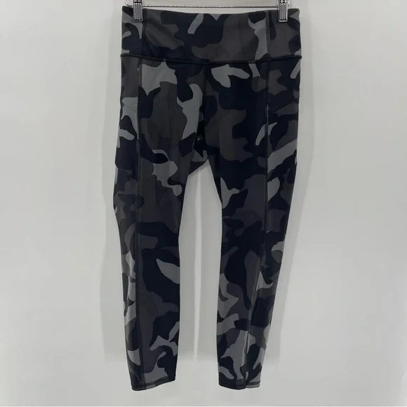 Athleta Black Gray Camo Contender Cropped Legging Size SP - Picture 2 of 11